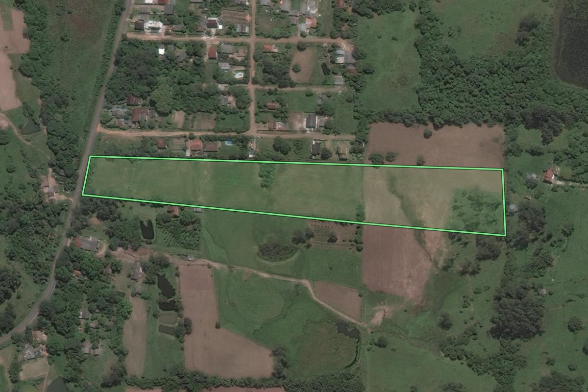 Imagem de satélite do imóvel rural em Santa Maria (RS), com o contorno declarado no CAR desenhado por cima.
