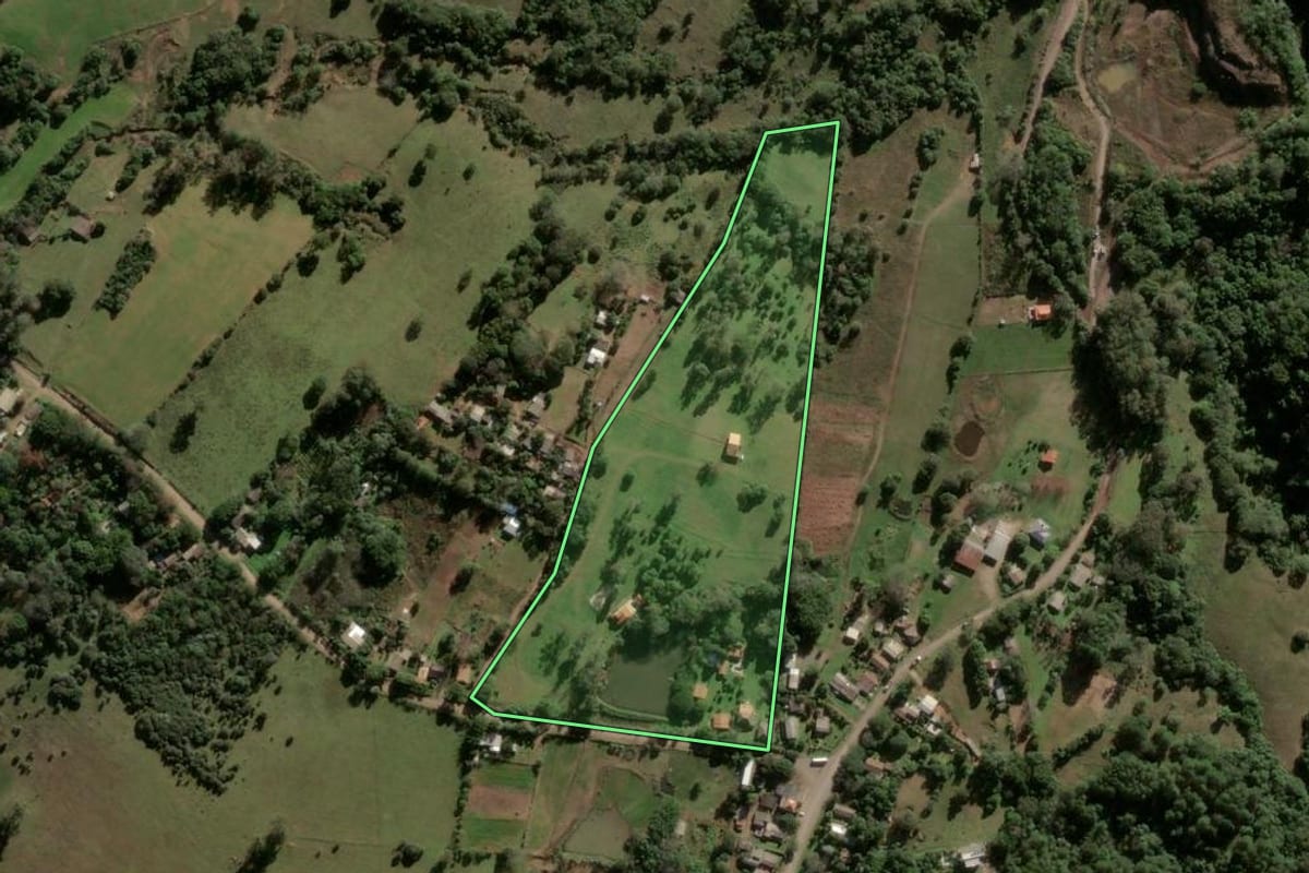 Imagem de satélite do imóvel rural em Santa Maria (RS), com o contorno declarado no CAR desenhado por cima.