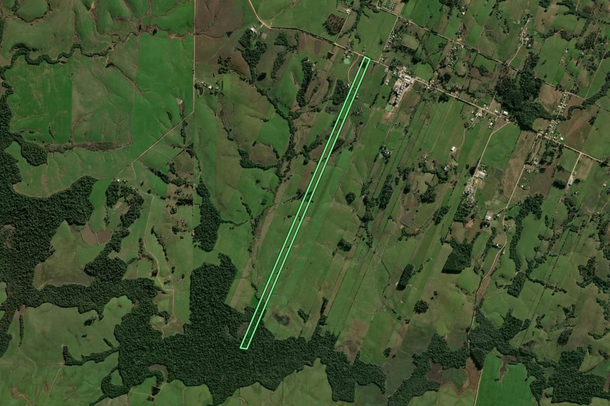 Imagem de satélite do imóvel rural em Santa Maria (RS), com o contorno declarado no CAR desenhado por cima.