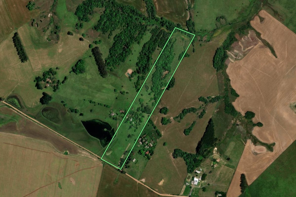 Imagem de satélite do imóvel rural em Santa Maria (RS), com o contorno declarado no CAR desenhado por cima.