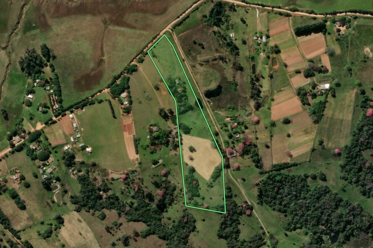 Imagem de satélite do imóvel rural em Santa Maria (RS), com o contorno declarado no CAR desenhado por cima.