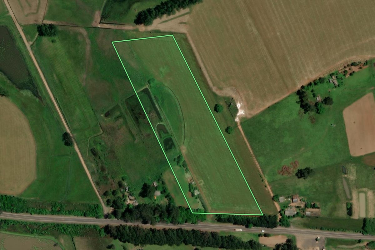 Imagem de satélite do imóvel rural em Santa Maria (RS), com o contorno declarado no CAR desenhado por cima.