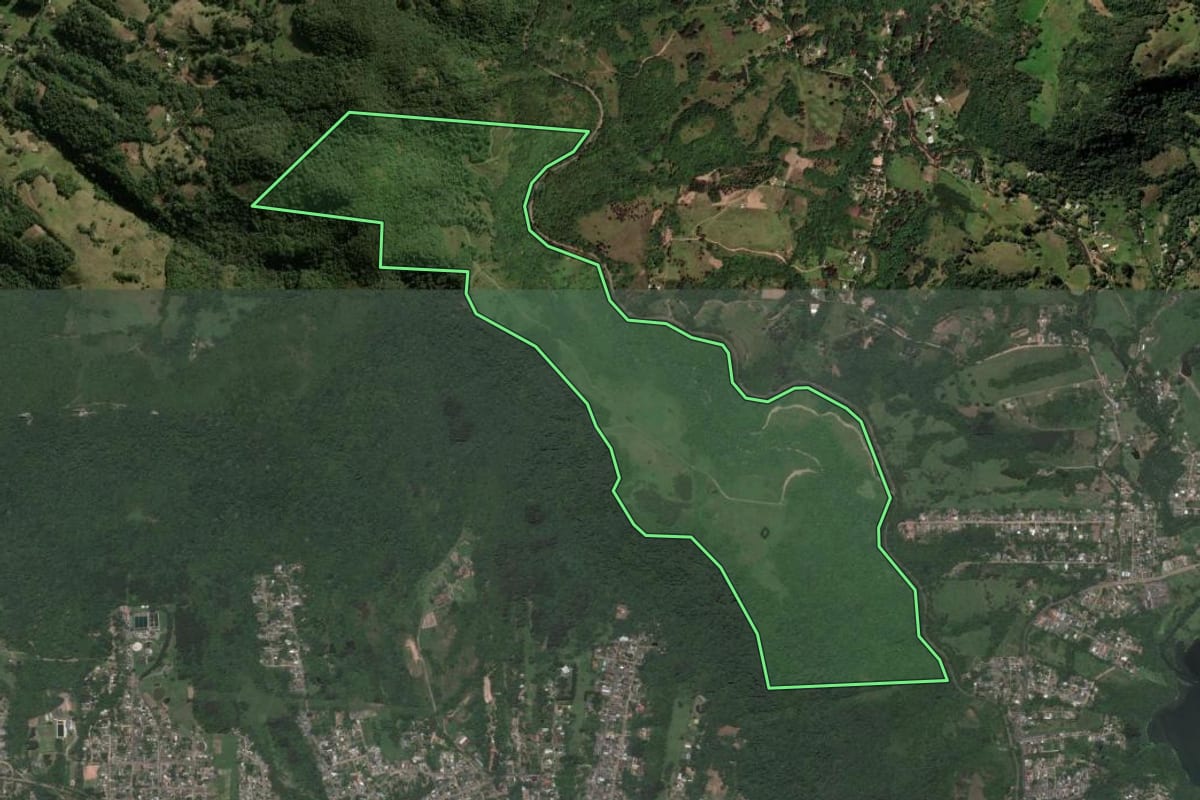 Imagem de satélite do imóvel rural em Santa Maria (RS), com o contorno declarado no CAR desenhado por cima.