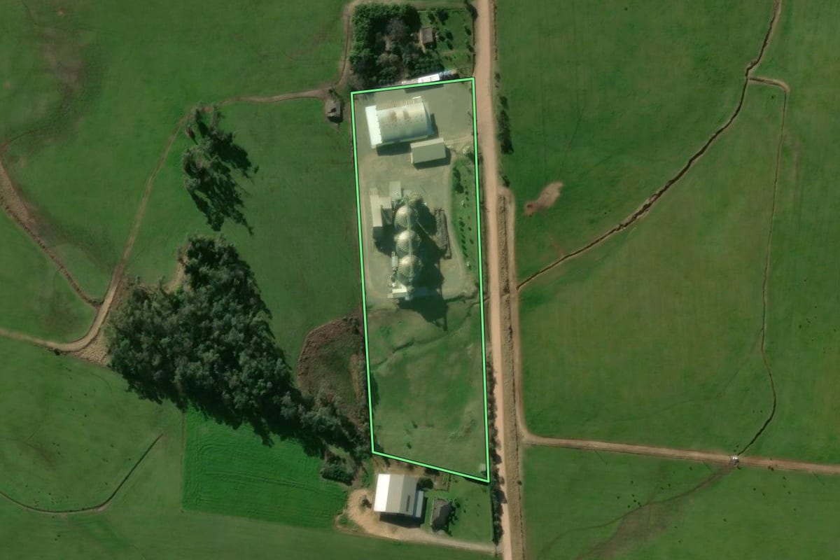 Imagem de satélite do imóvel rural em Santa Maria (RS), com o contorno declarado no CAR desenhado por cima.