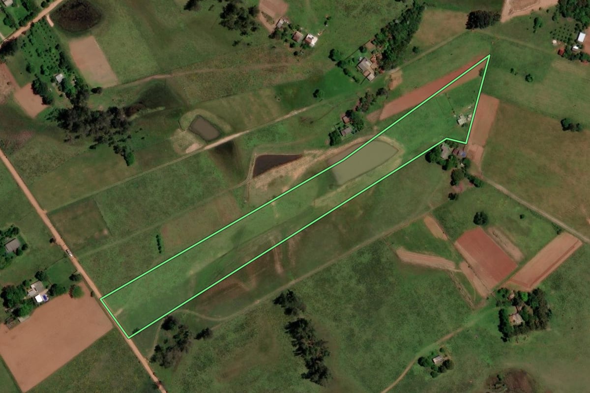 Imagem de satélite do imóvel rural em Santa Maria (RS), com o contorno declarado no CAR desenhado por cima.