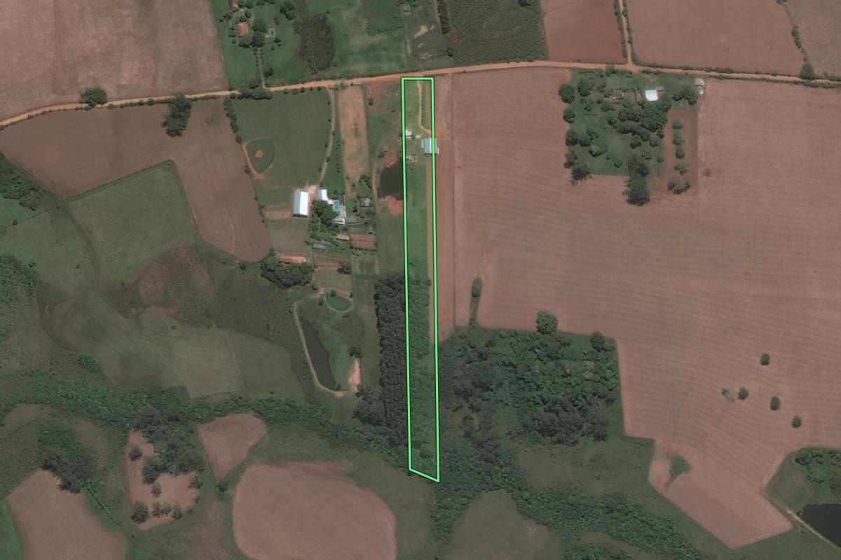 Imagem de satélite do imóvel rural em Santa Maria (RS), com o contorno declarado no CAR desenhado por cima.