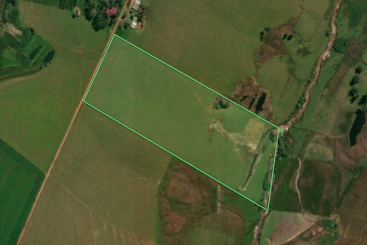 Imagem de satélite do imóvel rural em Santa Maria (RS), com o contorno declarado no CAR desenhado por cima.