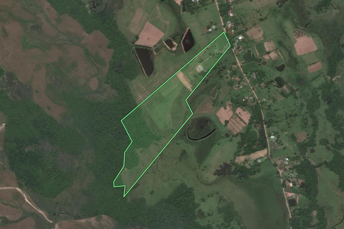 Imagem de satélite do imóvel rural em Santa Maria (RS), com o contorno declarado no CAR desenhado por cima.