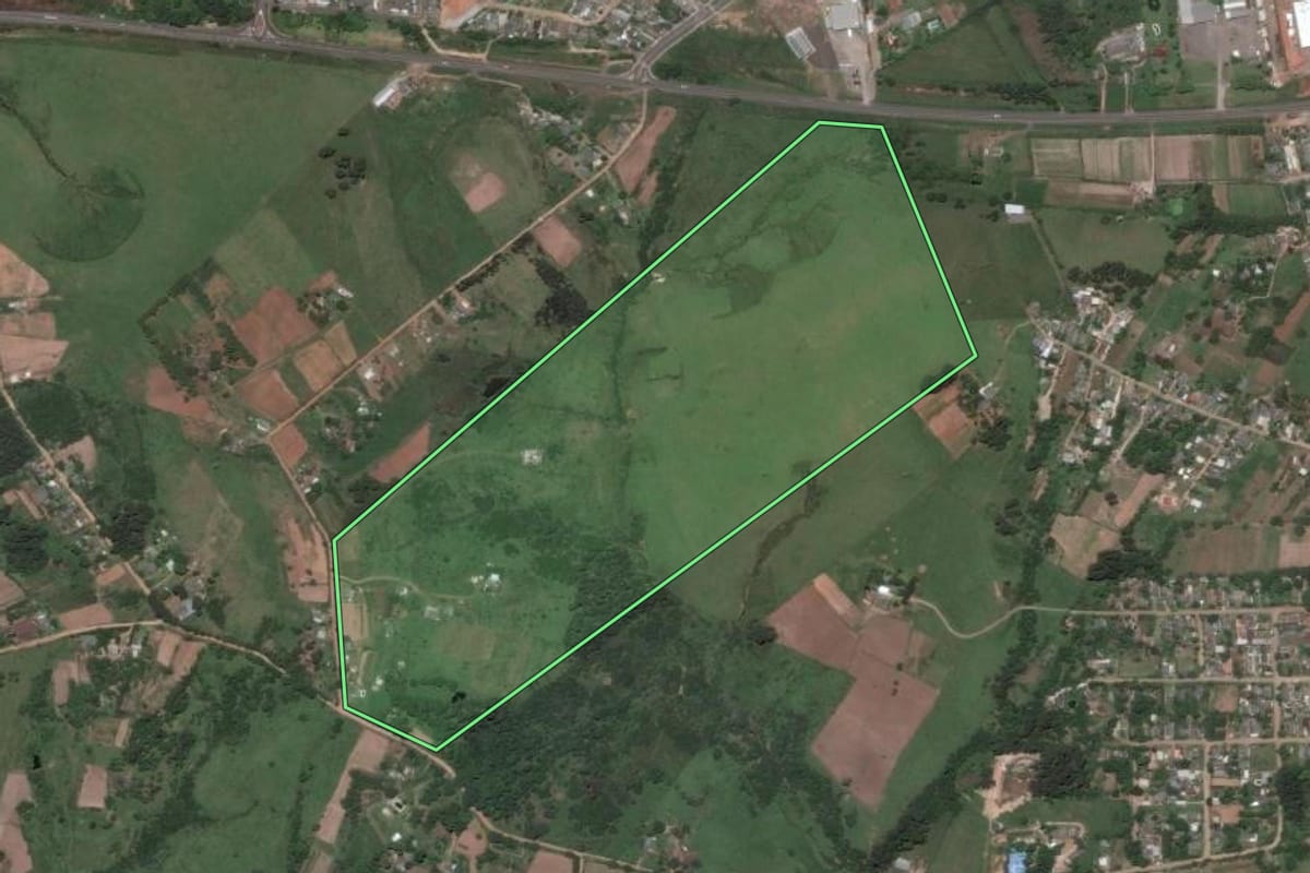 Imagem de satélite do imóvel rural em Santa Maria (RS), com o contorno declarado no CAR desenhado por cima.