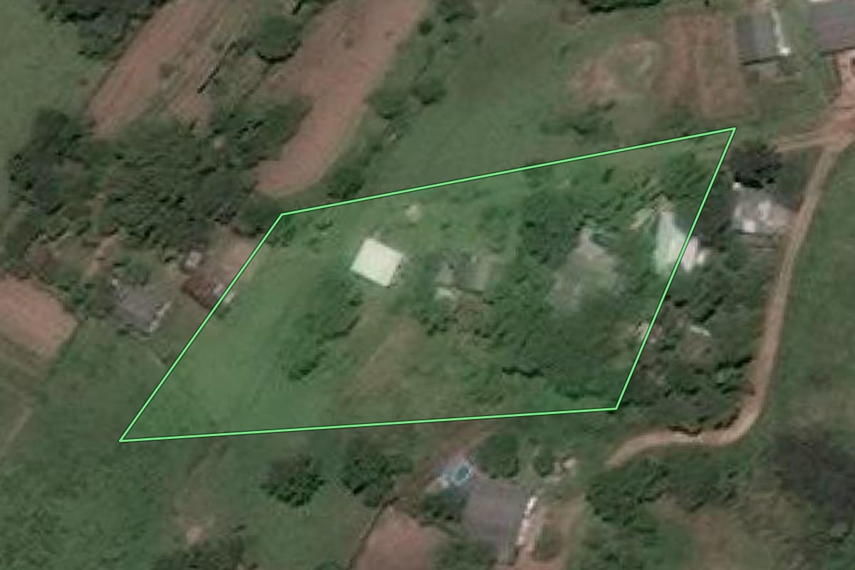 Imagem de satélite do imóvel rural em Santa Maria (RS), com o contorno declarado no CAR desenhado por cima.