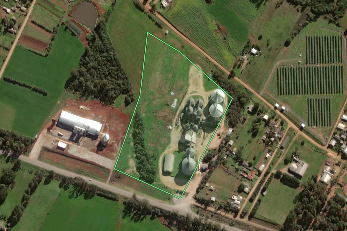 Imagem de satélite do imóvel rural em Santa Margarida do Sul (RS), com o contorno declarado no CAR desenhado por cima.
