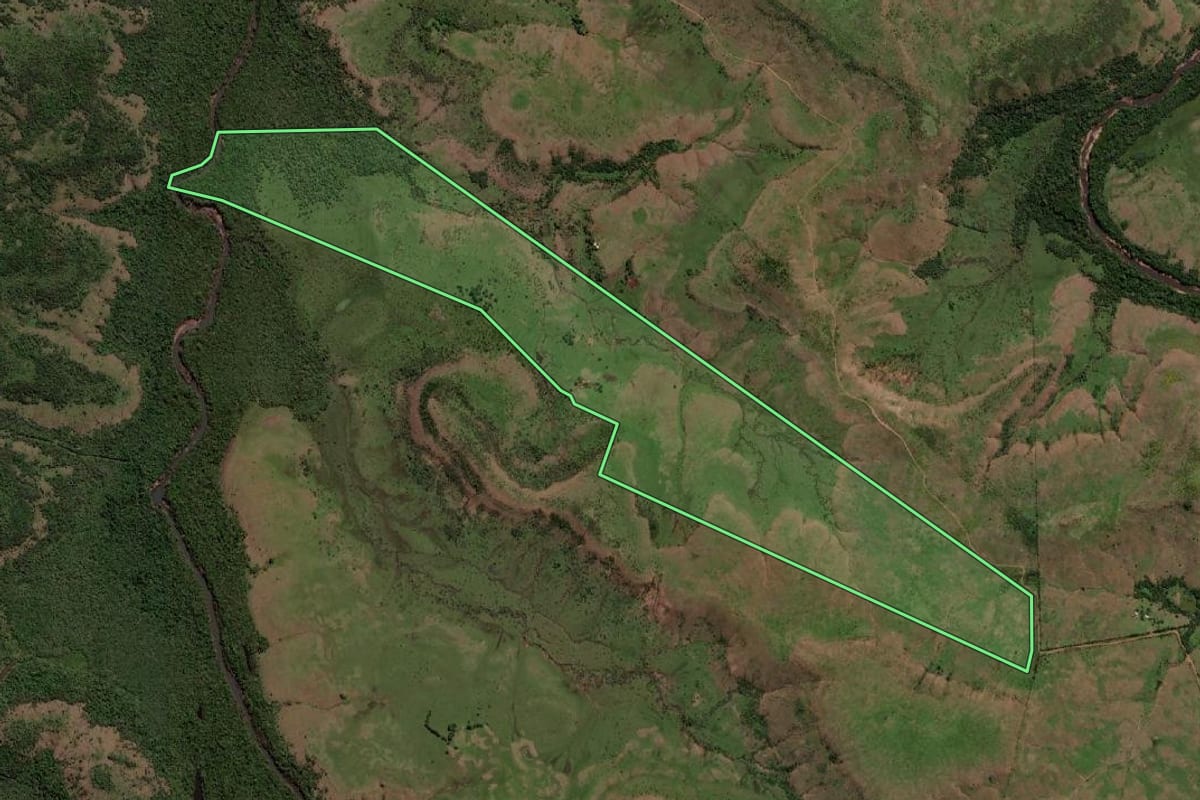 Imagem de satélite do imóvel rural em Sant'Ana do Livramento (RS), com o contorno declarado no CAR desenhado por cima.