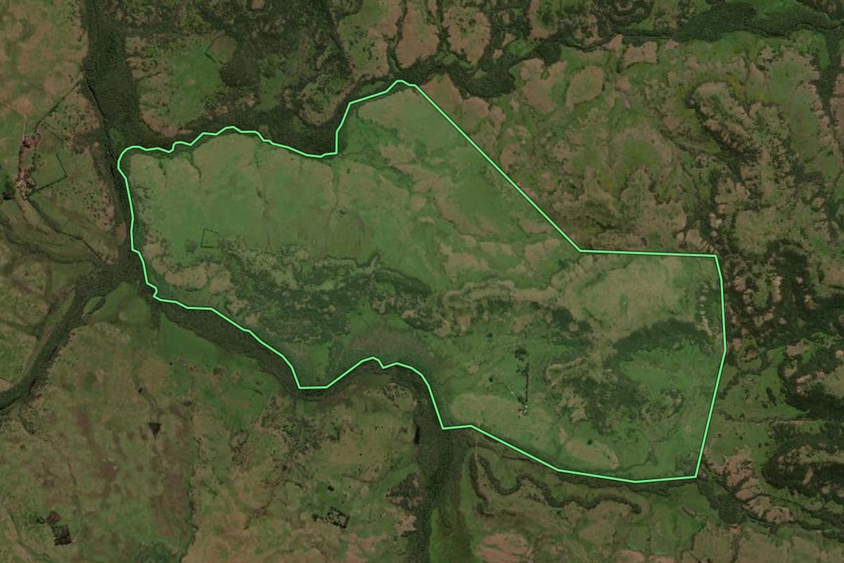Imagem de satélite do imóvel rural em Sant'Ana do Livramento (RS), com o contorno declarado no CAR desenhado por cima.