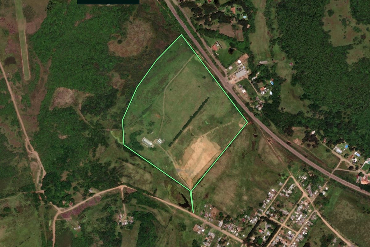 Imagem de satélite do imóvel rural em Sant'Ana do Livramento (RS), com o contorno declarado no CAR desenhado por cima.