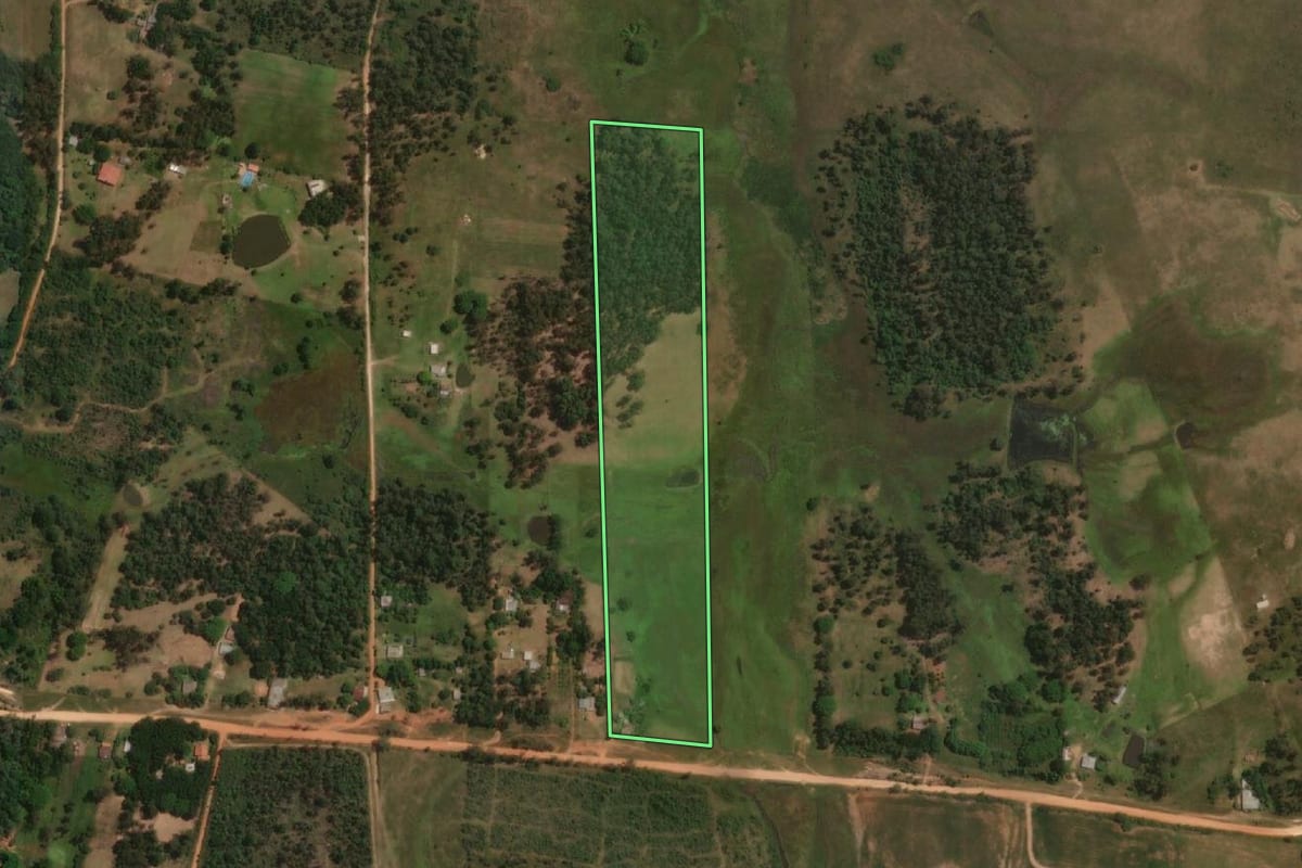 Imagem de satélite do imóvel rural em Sant'Ana do Livramento (RS), com o contorno declarado no CAR desenhado por cima.