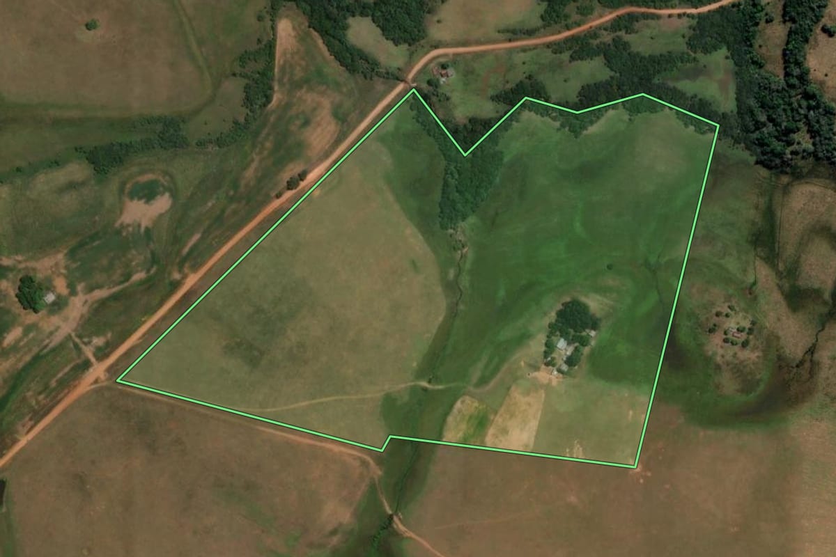 Imagem de satélite do imóvel rural em Sant'Ana do Livramento (RS), com o contorno declarado no CAR desenhado por cima.