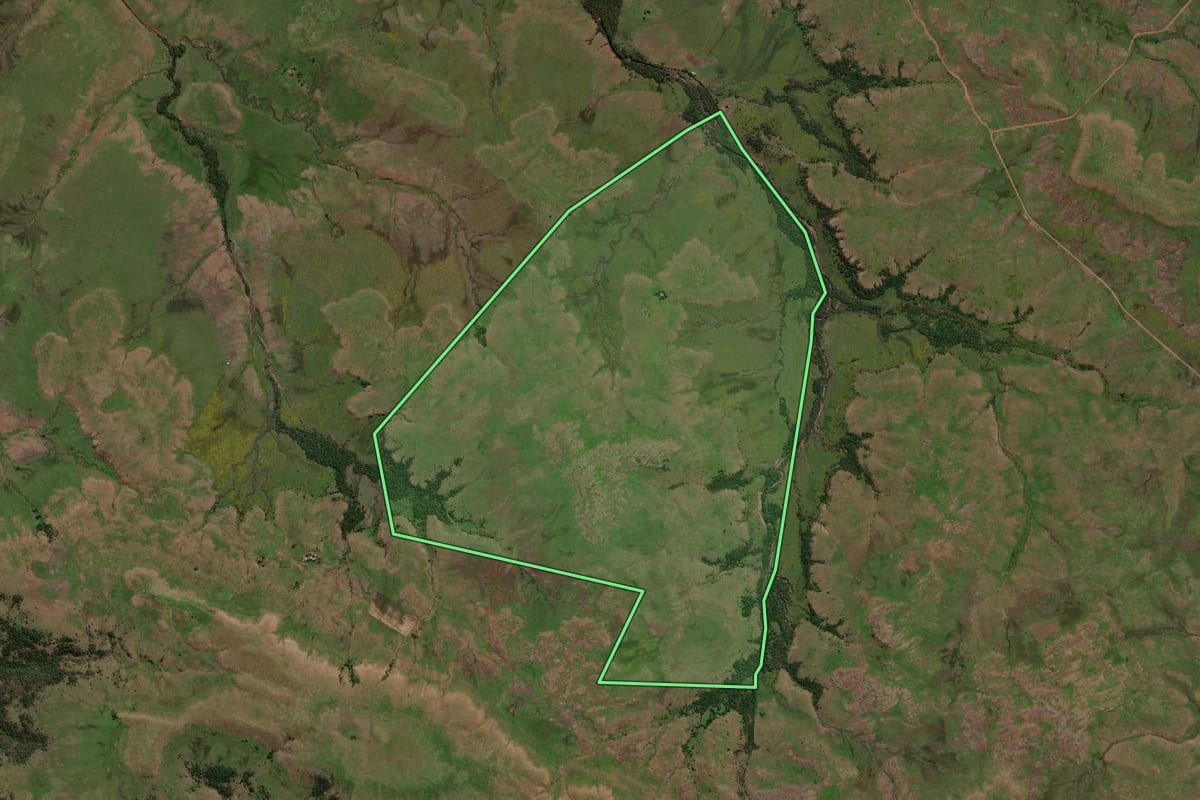 Imagem de satélite do imóvel rural em Sant'Ana do Livramento (RS), com o contorno declarado no CAR desenhado por cima.