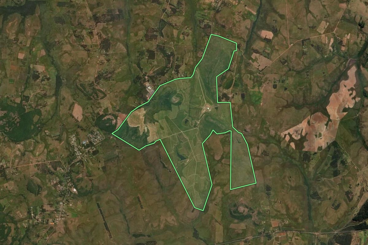 Imagem de satélite do imóvel rural em Sant'Ana do Livramento (RS), com o contorno declarado no CAR desenhado por cima.