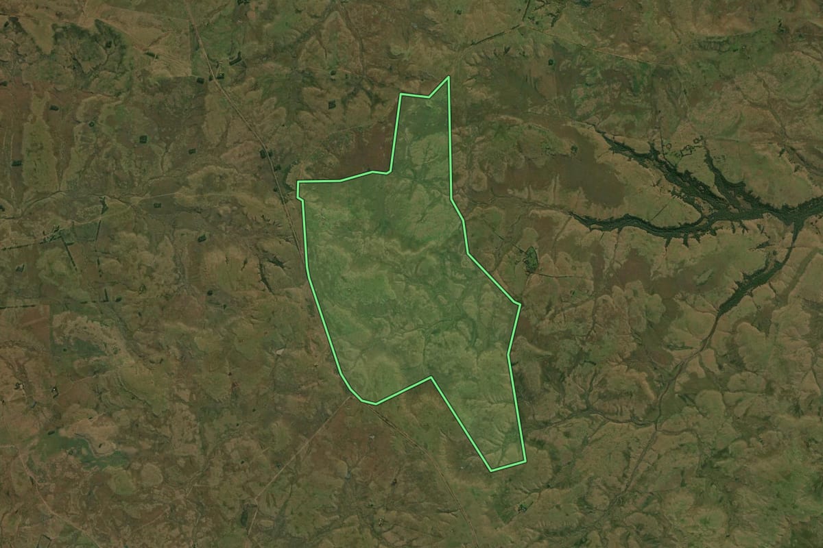 Imagem de satélite do imóvel rural em Sant'Ana do Livramento (RS), com o contorno declarado no CAR desenhado por cima.