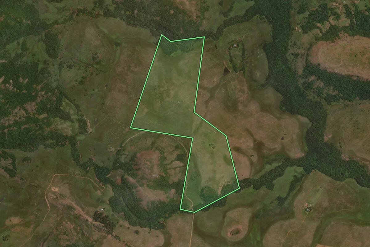 Imagem de satélite do imóvel rural em Sant'Ana do Livramento (RS), com o contorno declarado no CAR desenhado por cima.