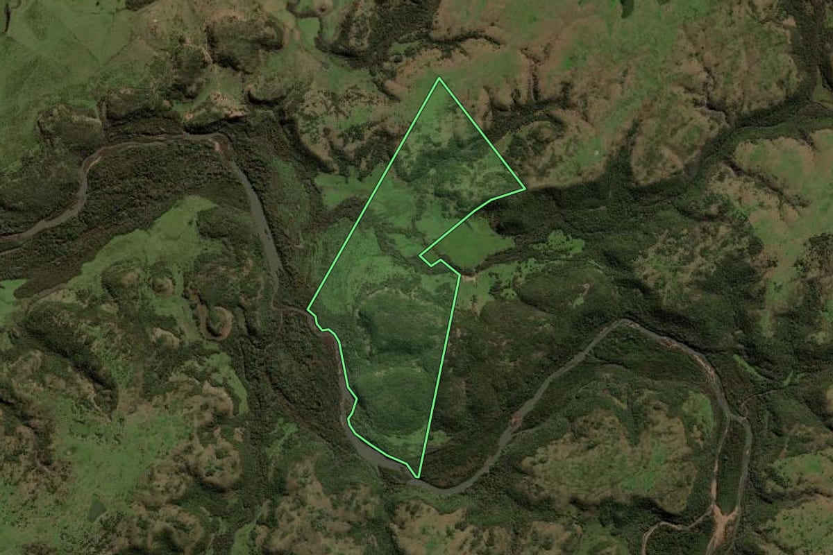 Imagem de satélite do imóvel rural em Sant'Ana do Livramento (RS), com o contorno declarado no CAR desenhado por cima.