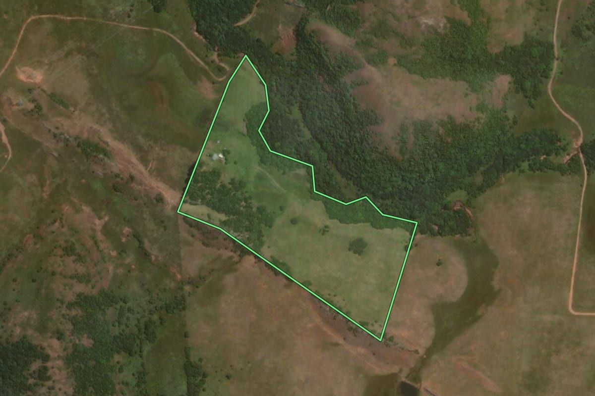 Imagem de satélite do imóvel rural em Sant'Ana do Livramento (RS), com o contorno declarado no CAR desenhado por cima.