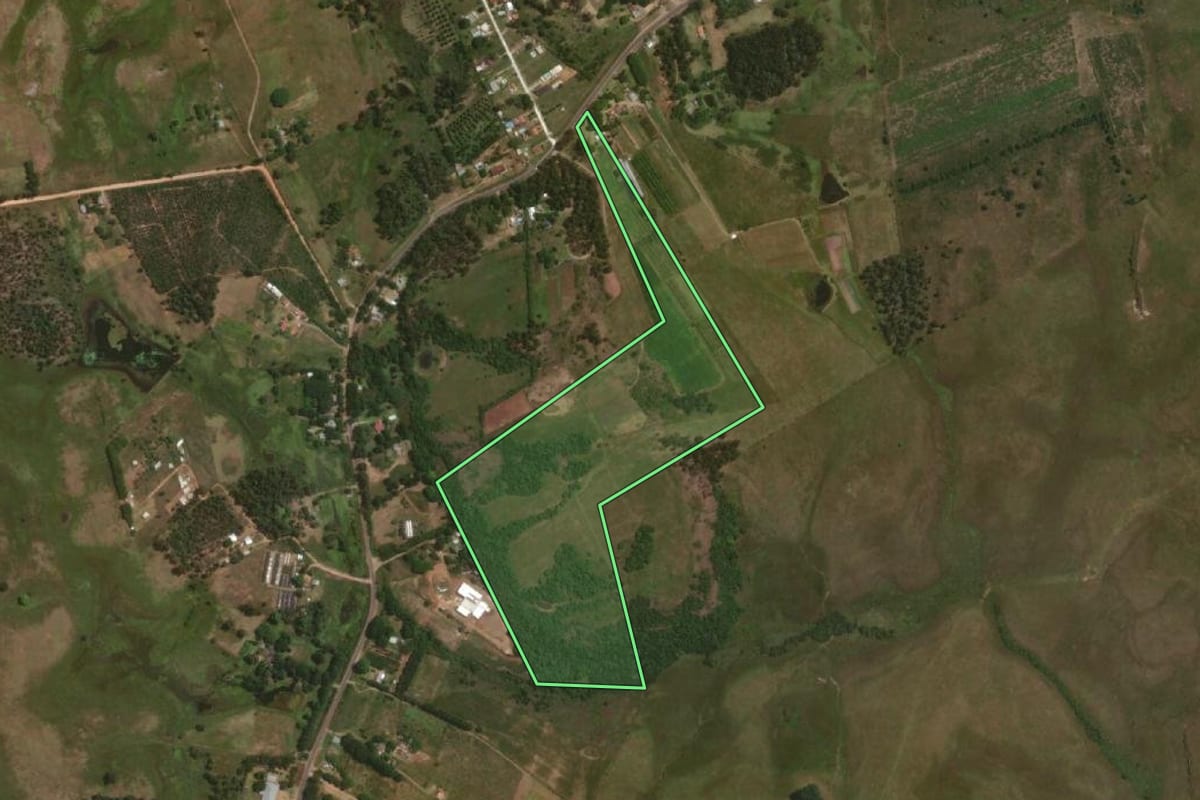 Imagem de satélite do imóvel rural em Sant'Ana do Livramento (RS), com o contorno declarado no CAR desenhado por cima.