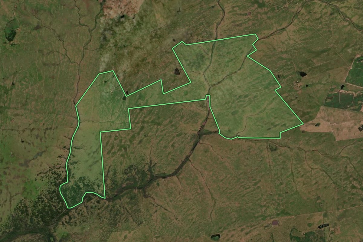 Imagem de satélite do imóvel rural em Sant'Ana do Livramento (RS), com o contorno declarado no CAR desenhado por cima.
