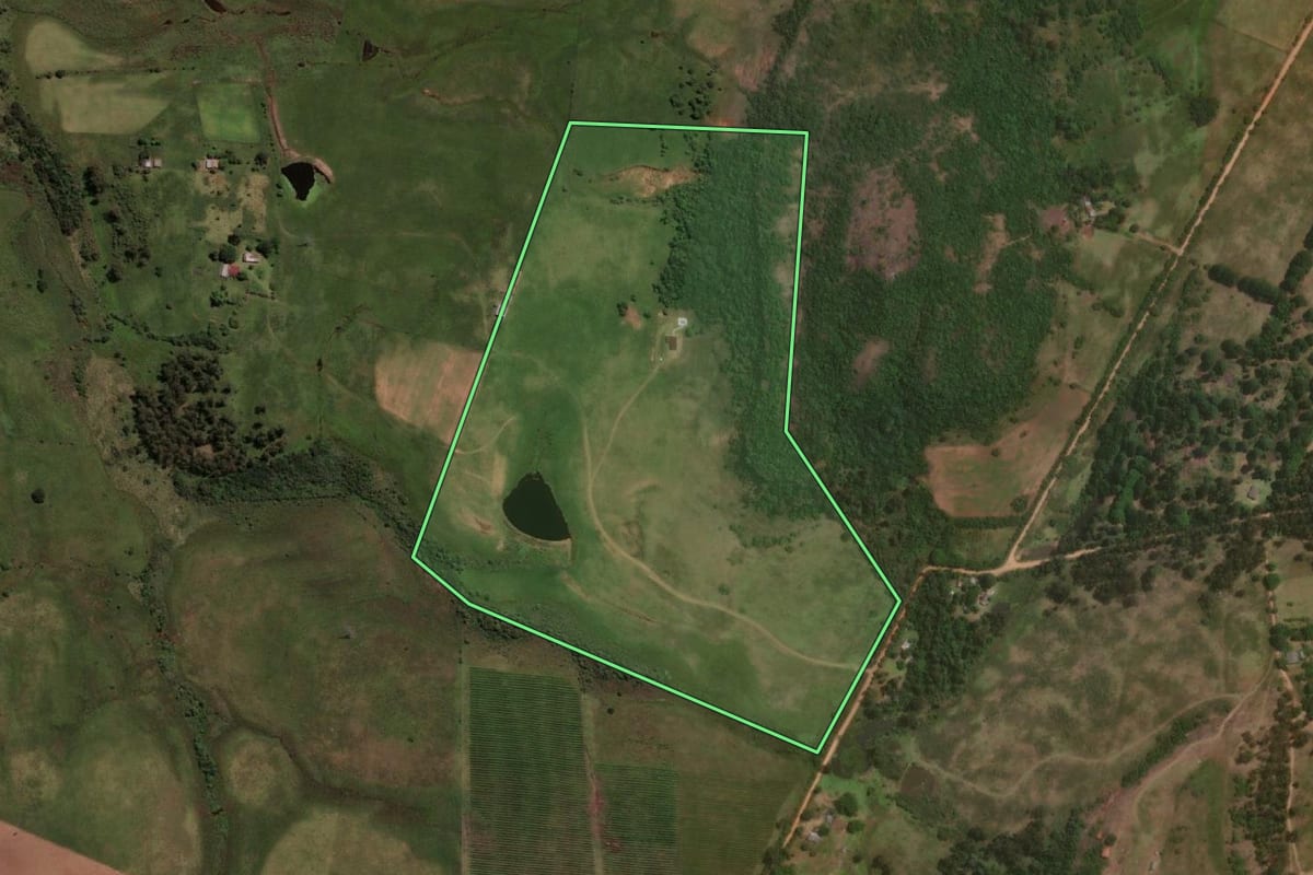 Imagem de satélite do imóvel rural em Sant'Ana do Livramento (RS), com o contorno declarado no CAR desenhado por cima.
