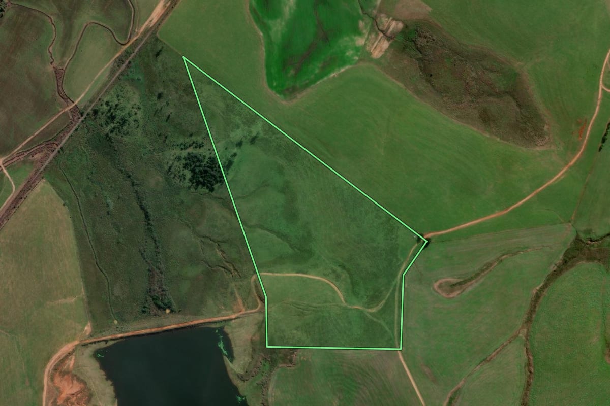 Imagem de satélite do imóvel rural em Sant'Ana do Livramento (RS), com o contorno declarado no CAR desenhado por cima.