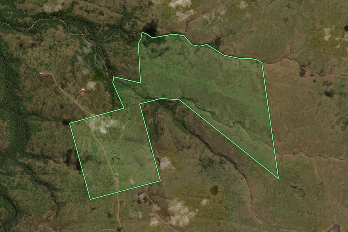 Imagem de satélite do imóvel rural em Sant'Ana do Livramento (RS), com o contorno declarado no CAR desenhado por cima.