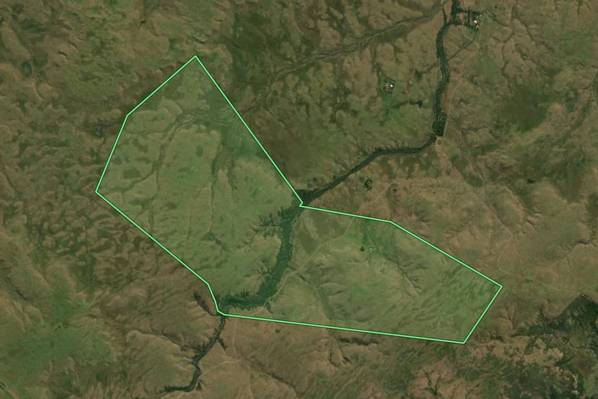 Imagem de satélite do imóvel rural em Sant'Ana do Livramento (RS), com o contorno declarado no CAR desenhado por cima.