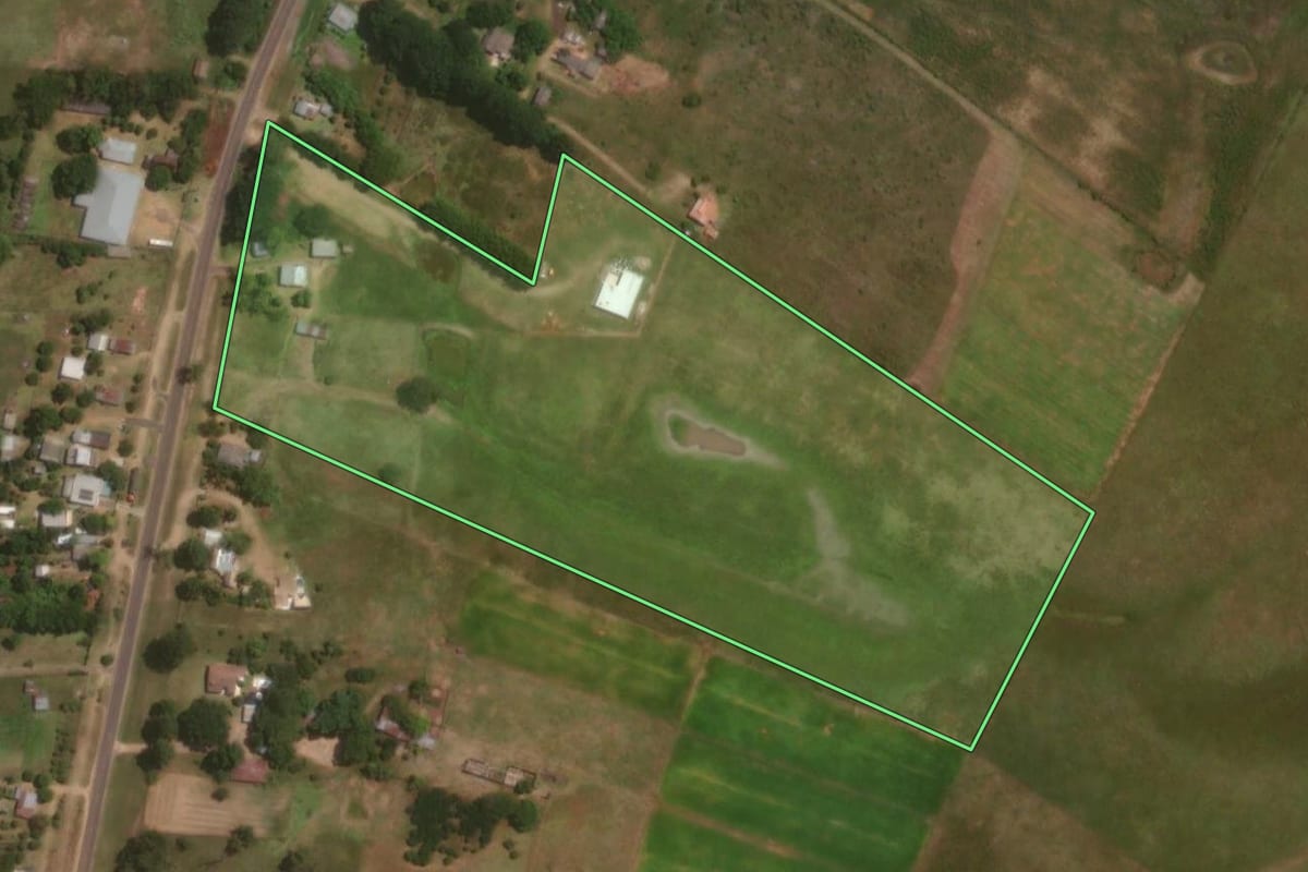 Imagem de satélite do imóvel rural em Sant'Ana do Livramento (RS), com o contorno declarado no CAR desenhado por cima.