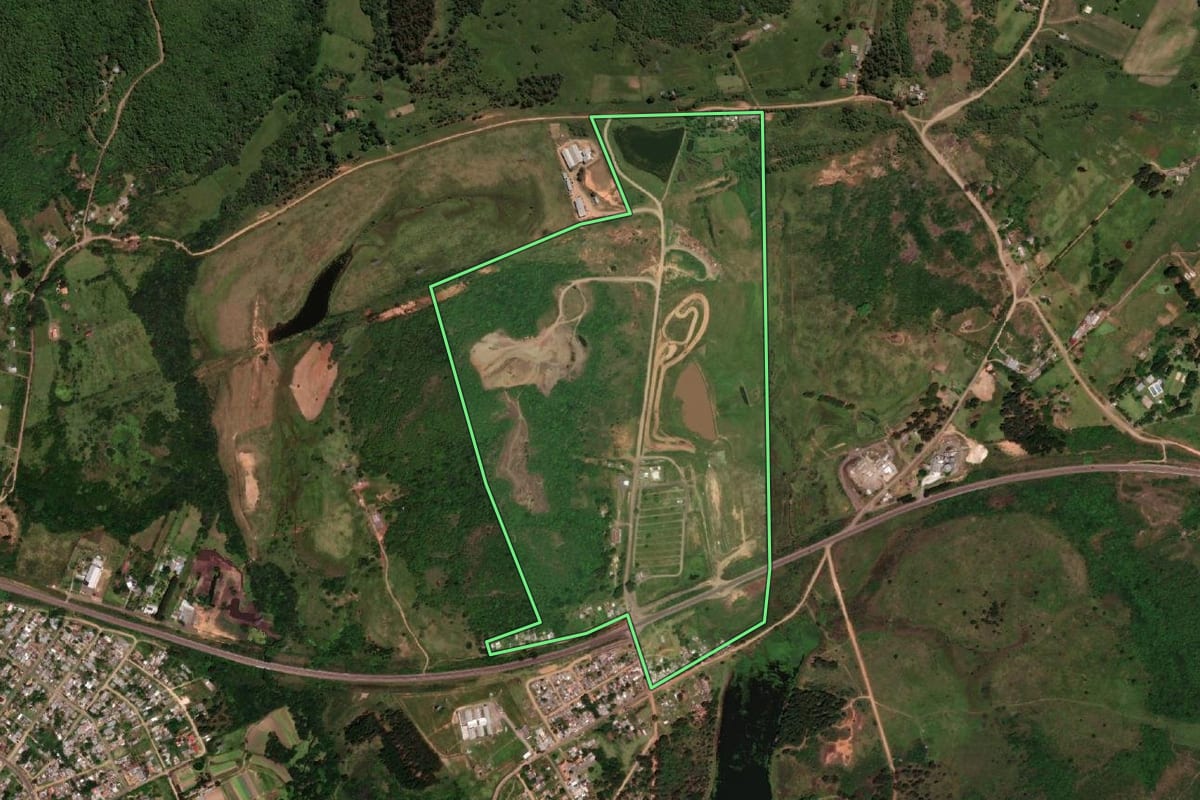 Imagem de satélite do imóvel rural em Sant'Ana do Livramento (RS), com o contorno declarado no CAR desenhado por cima.