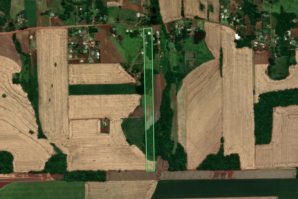 Imagem de satélite do imóvel rural em Santa Rosa (RS), com o contorno declarado no CAR desenhado por cima.