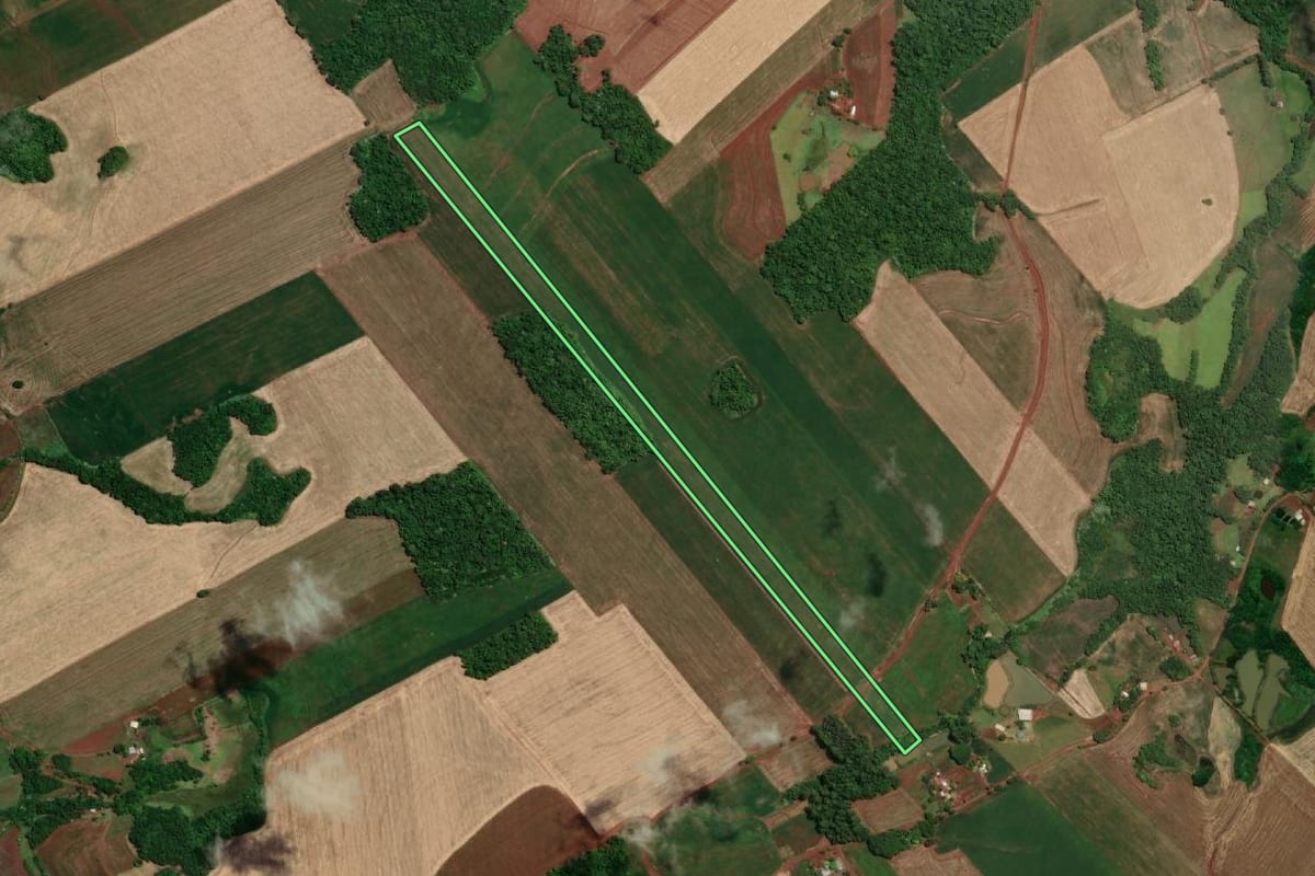 Imagem de satélite do imóvel rural em Santa Rosa (RS), com o contorno declarado no CAR desenhado por cima.