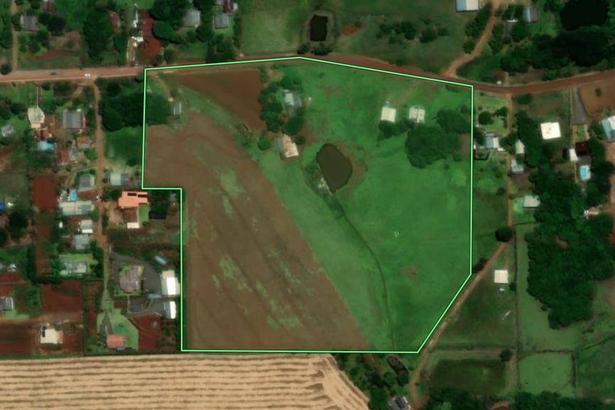 Imagem de satélite do imóvel rural em Santa Rosa (RS), com o contorno declarado no CAR desenhado por cima.