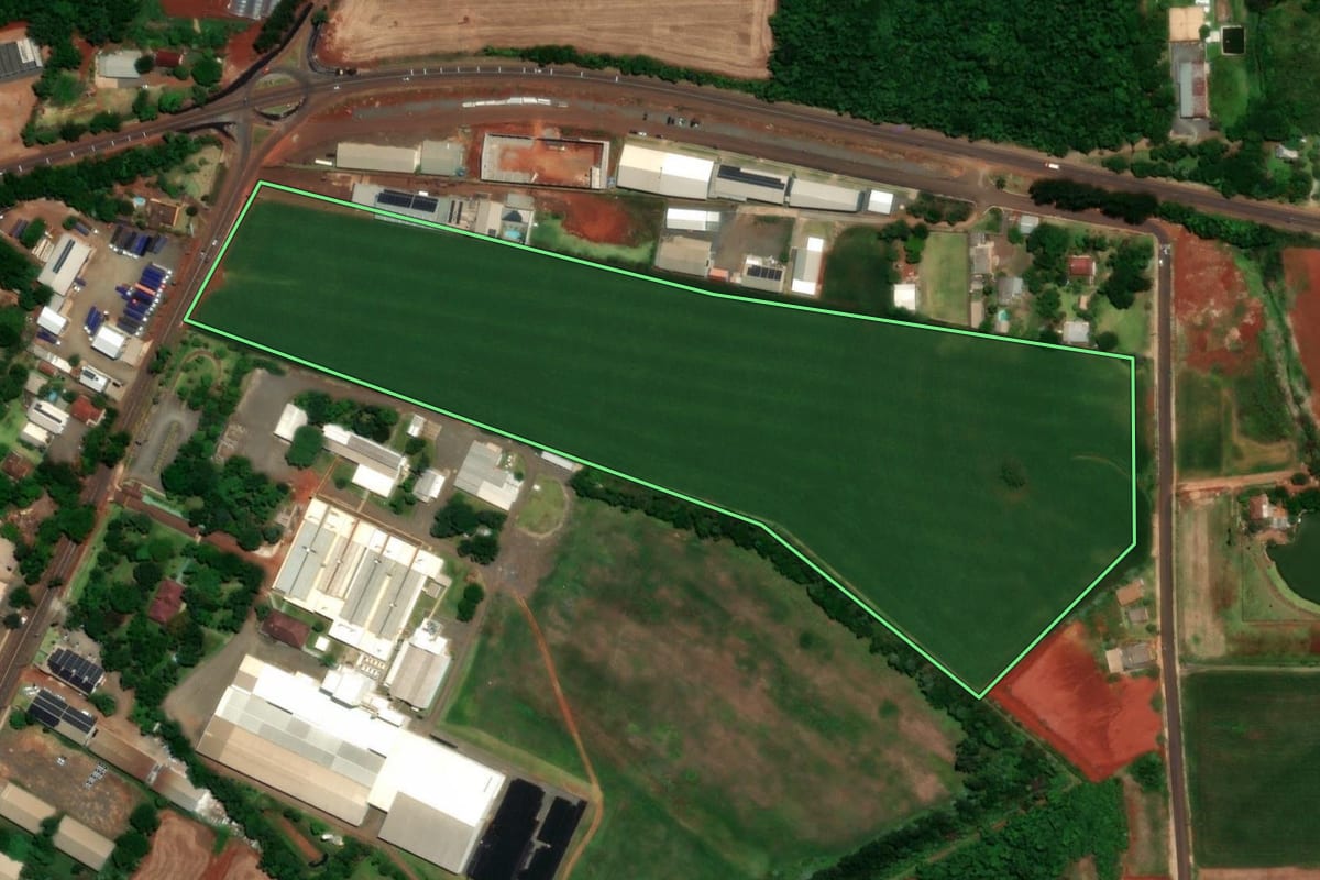 Imagem de satélite do imóvel rural em Santa Rosa (RS), com o contorno declarado no CAR desenhado por cima.