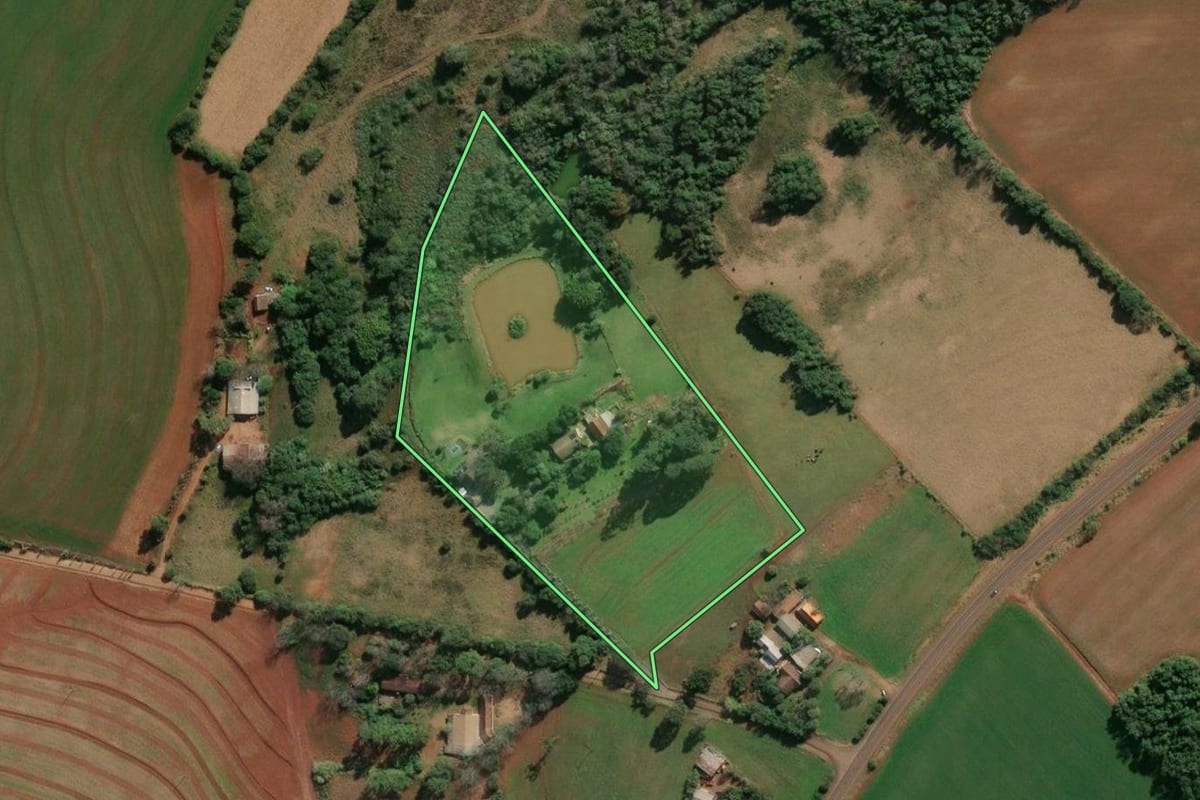 Imagem de satélite do imóvel rural em Santa Rosa (RS), com o contorno declarado no CAR desenhado por cima.