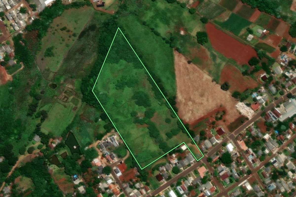Imagem de satélite do imóvel rural em Santa Rosa (RS), com o contorno declarado no CAR desenhado por cima.
