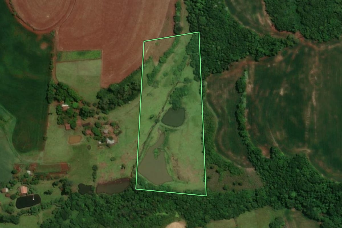 Imagem de satélite do imóvel rural em Santa Rosa (RS), com o contorno declarado no CAR desenhado por cima.