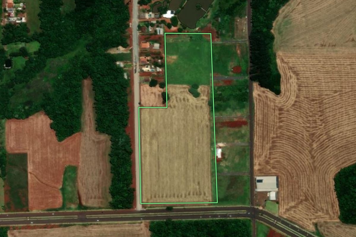 Imagem de satélite do imóvel rural em Santa Rosa (RS), com o contorno declarado no CAR desenhado por cima.