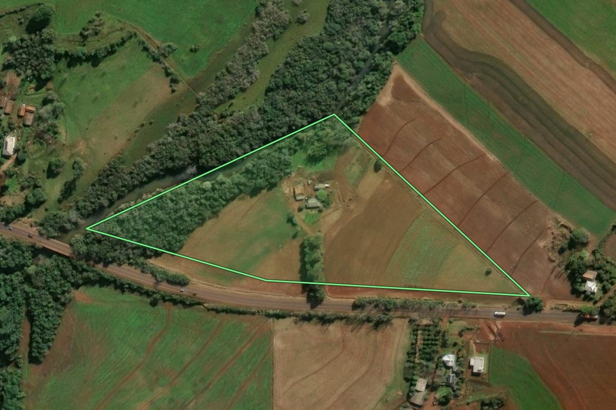 Imagem de satélite do imóvel rural em Santa Rosa (RS), com o contorno declarado no CAR desenhado por cima.
