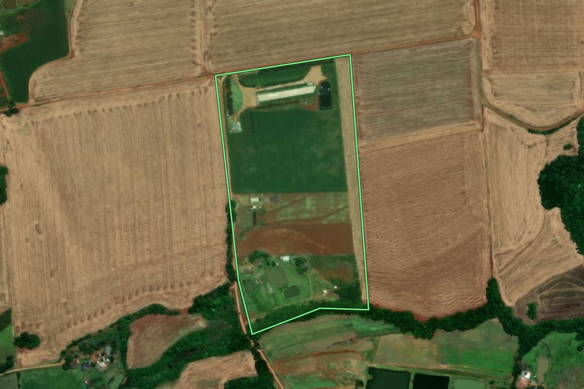 Imagem de satélite do imóvel rural em Santa Rosa (RS), com o contorno declarado no CAR desenhado por cima.