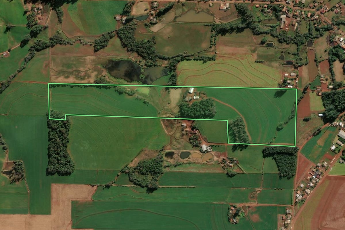 Imagem de satélite do imóvel rural em Santa Rosa (RS), com o contorno declarado no CAR desenhado por cima.