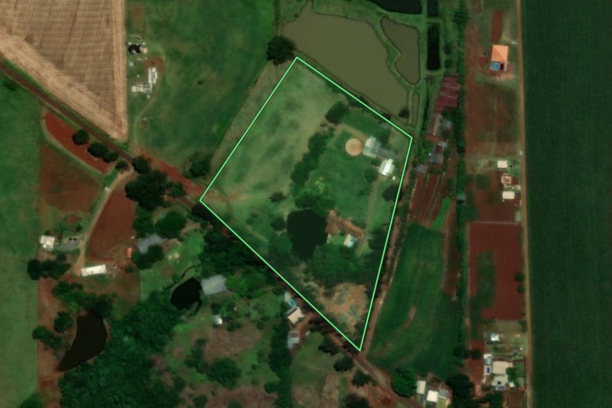 Imagem de satélite do imóvel rural em Santa Rosa (RS), com o contorno declarado no CAR desenhado por cima.