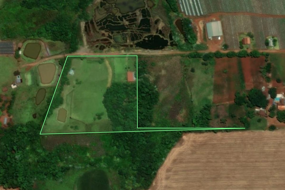 Imagem de satélite do imóvel rural em Santa Rosa (RS), com o contorno declarado no CAR desenhado por cima.