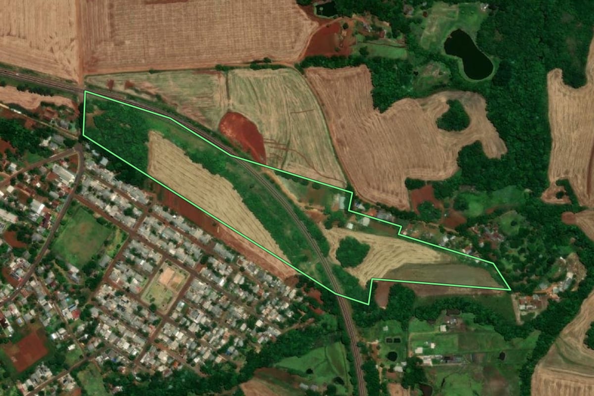 Imagem de satélite do imóvel rural em Santa Rosa (RS), com o contorno declarado no CAR desenhado por cima.
