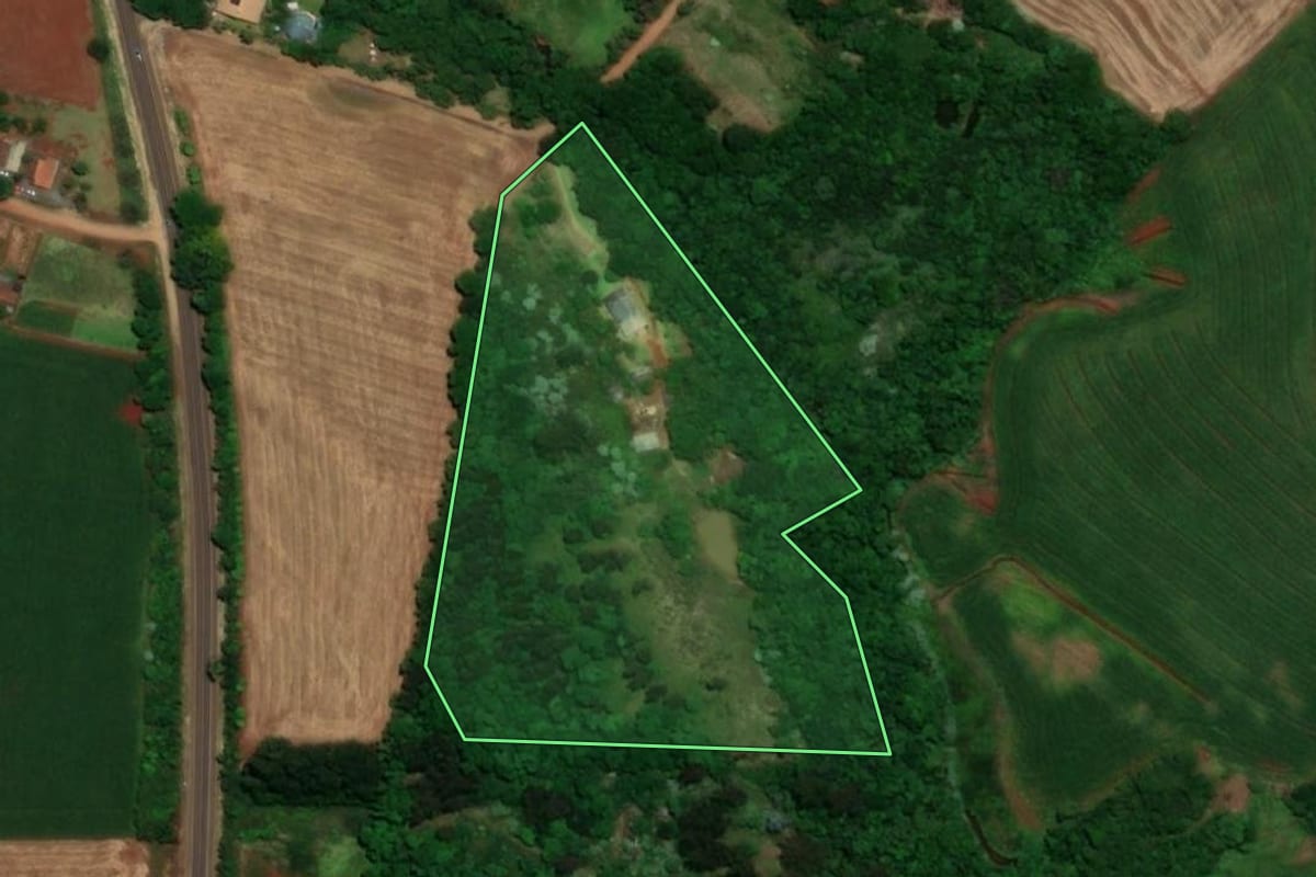 Imagem de satélite do imóvel rural em Santa Rosa (RS), com o contorno declarado no CAR desenhado por cima.