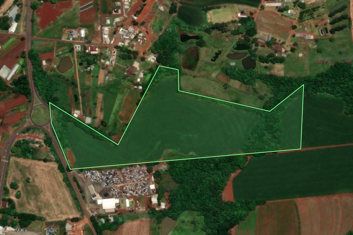 Imagem de satélite do imóvel rural em Santa Rosa (RS), com o contorno declarado no CAR desenhado por cima.